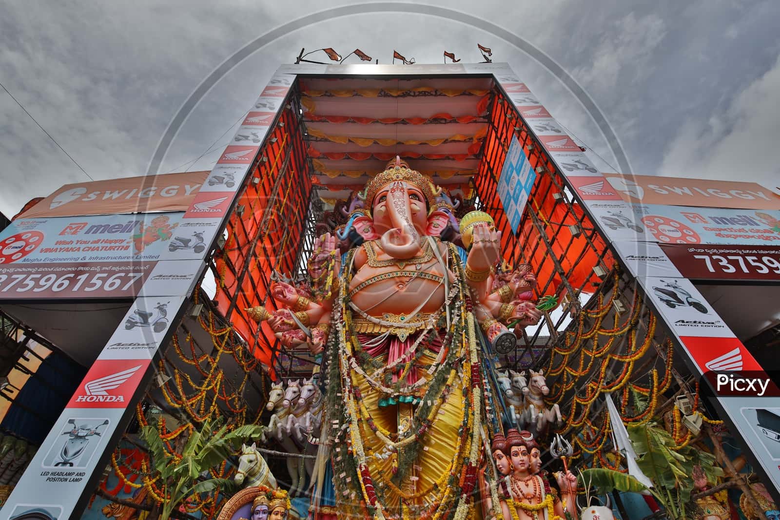 हैदराबाद में 69 फीट ऊँचे खैराताबाद गणपति के दर्शन, सरकार ने दी नि:शुल्क बिजली की सौगात