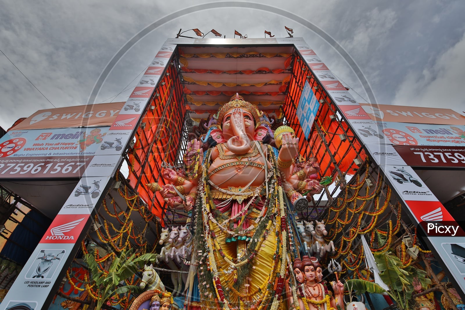 हैदराबाद में 69 फीट ऊँचे खैराताबाद गणपति के दर्शन, सरकार ने दी नि:शुल्क बिजली की सौगात